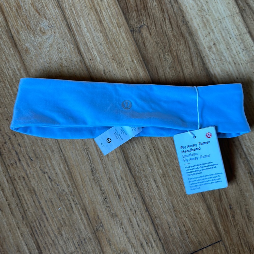 NWT Lululemon Fly Away Tamer Headband Baby Blue